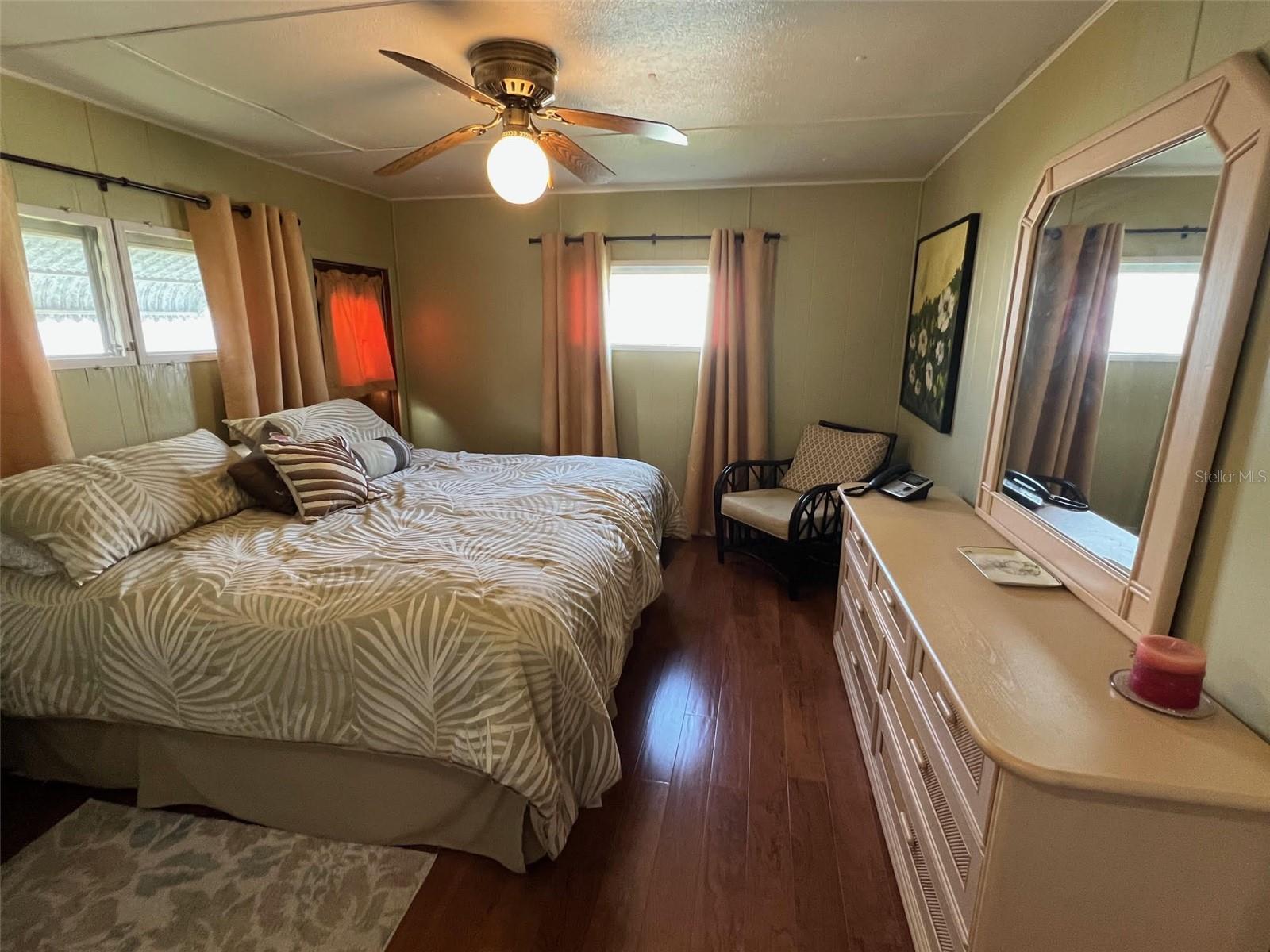 Image 24 of 31 For 12651 Seminole Boulevard 15b