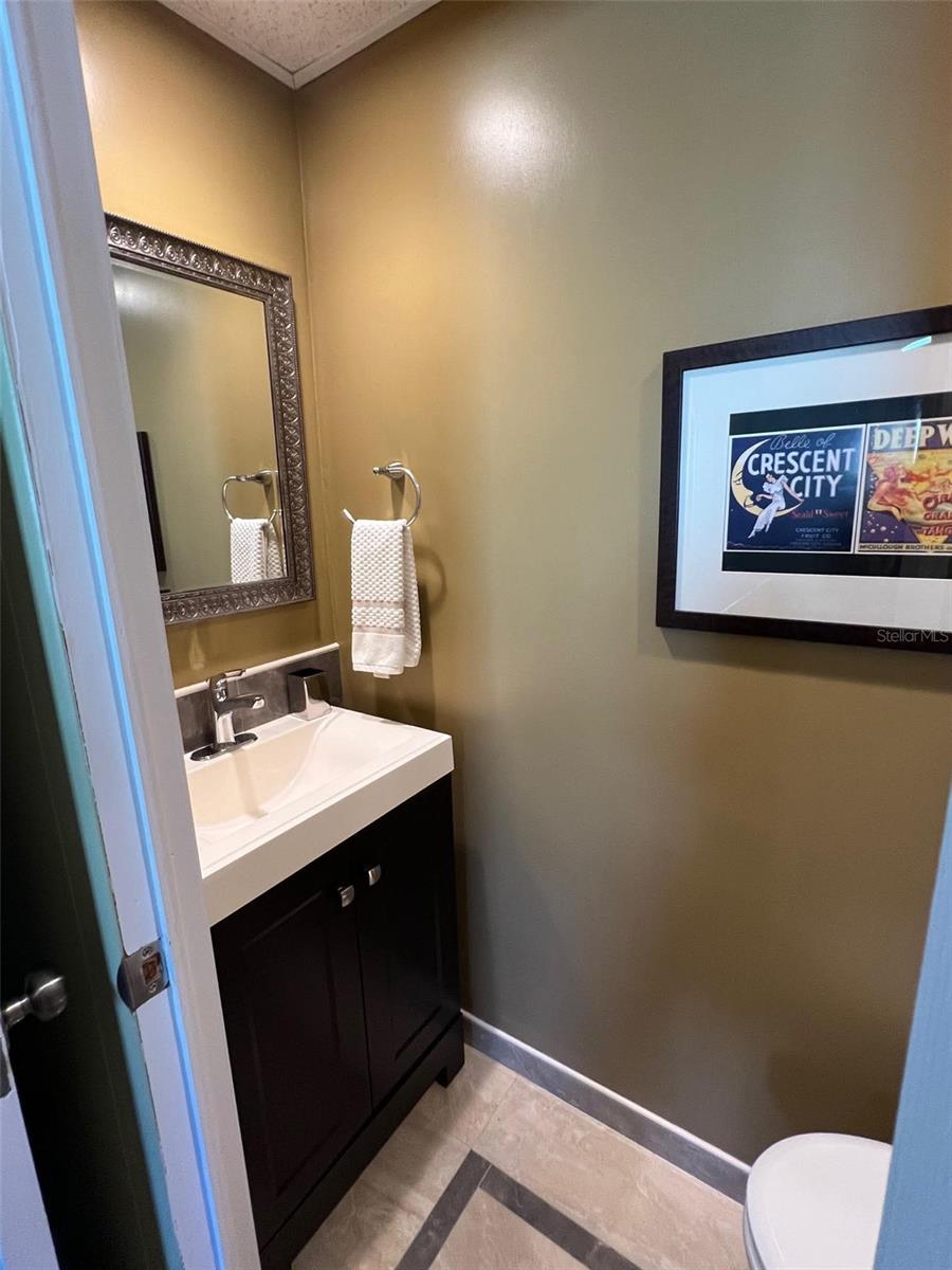 Image 28 of 31 For 12651 Seminole Boulevard 15b