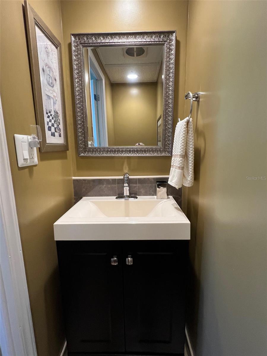 Image 29 of 31 For 12651 Seminole Boulevard 15b