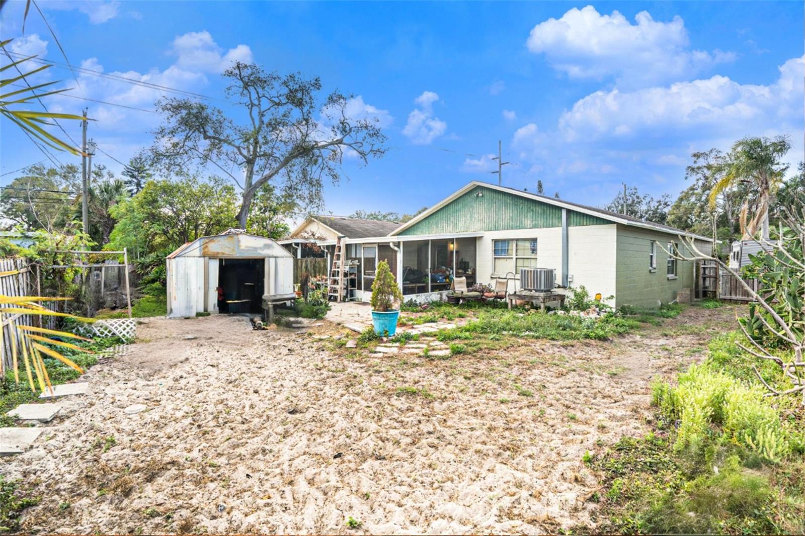 Listing photo id 4 for 6726 Sheridan Road