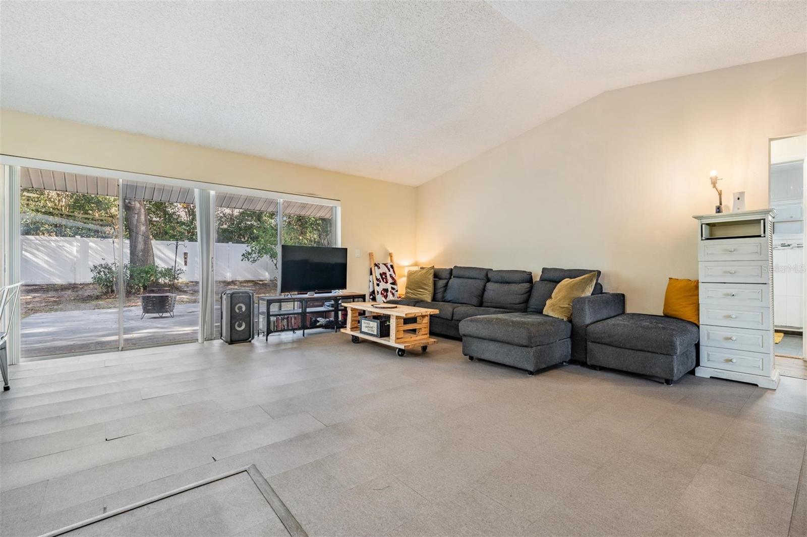 Image 11 of 31 For 8512 Renald Boulevard