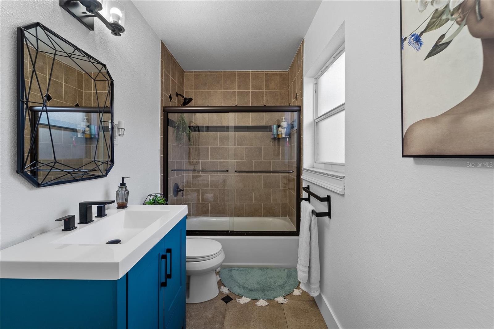 Listing photo id 12 for 4220 19th Street N