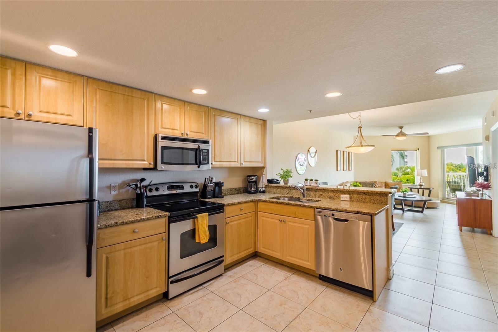 Image 10 of 25 For 11605 Gulf Boulevard 307