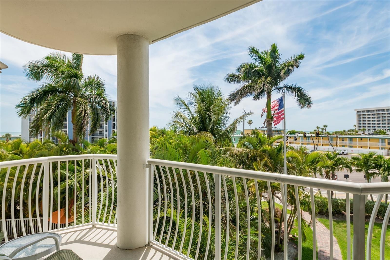 Image 11 of 25 For 11605 Gulf Boulevard 307