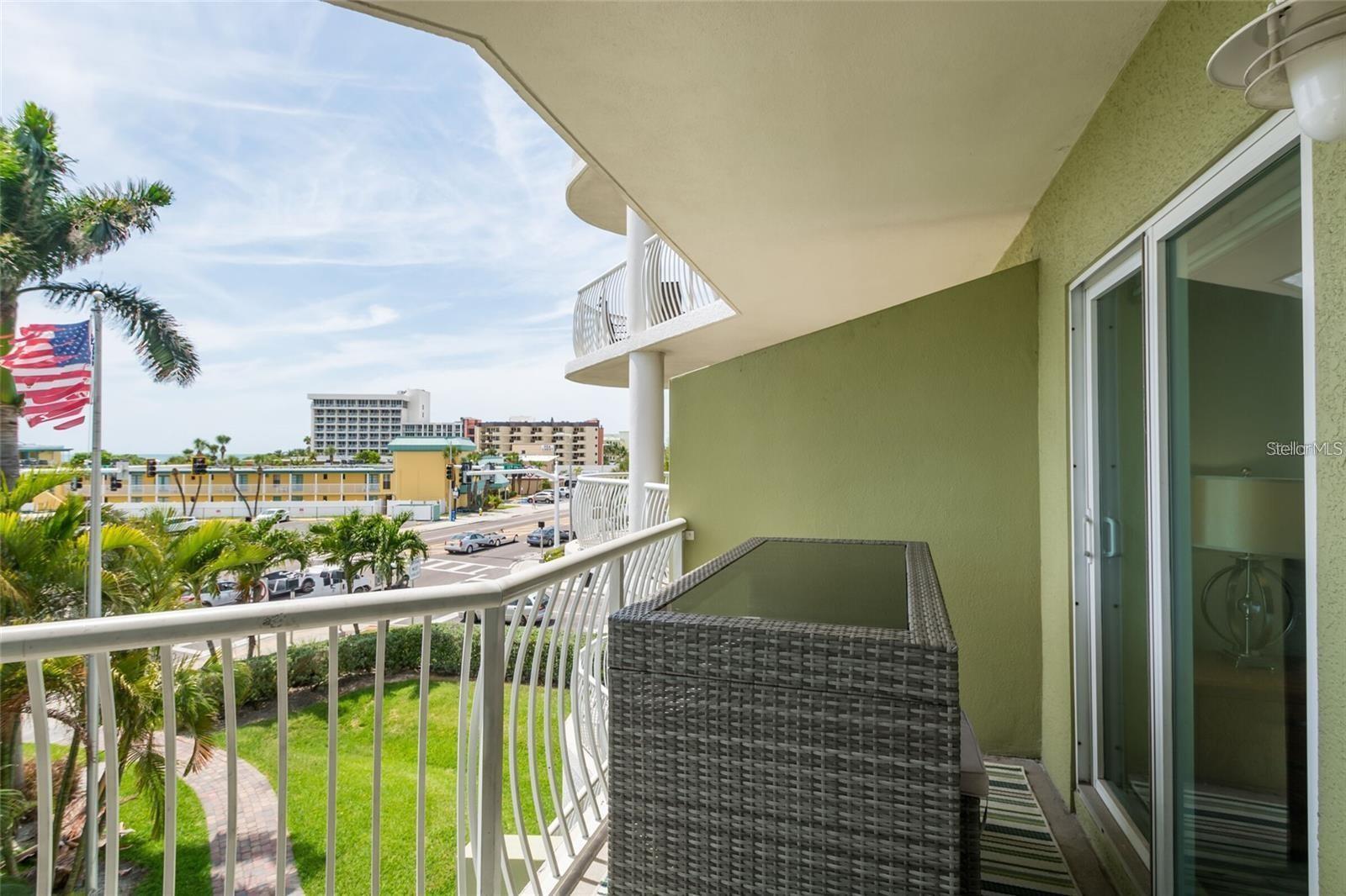 Image 12 of 25 For 11605 Gulf Boulevard 307