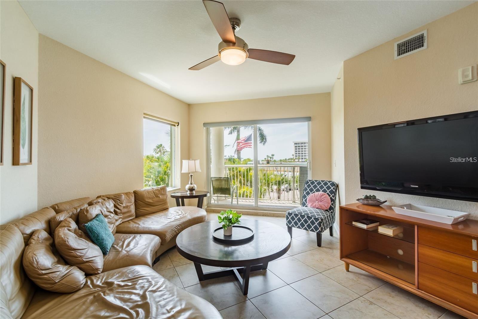 Image 16 of 25 For 11605 Gulf Boulevard 307