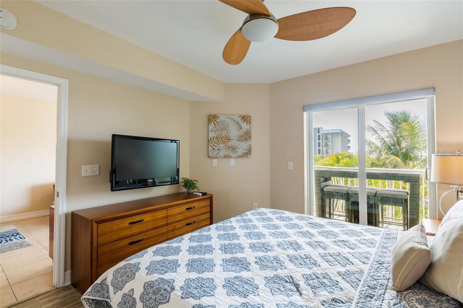 Image 17 of 25 For 11605 Gulf Boulevard 307