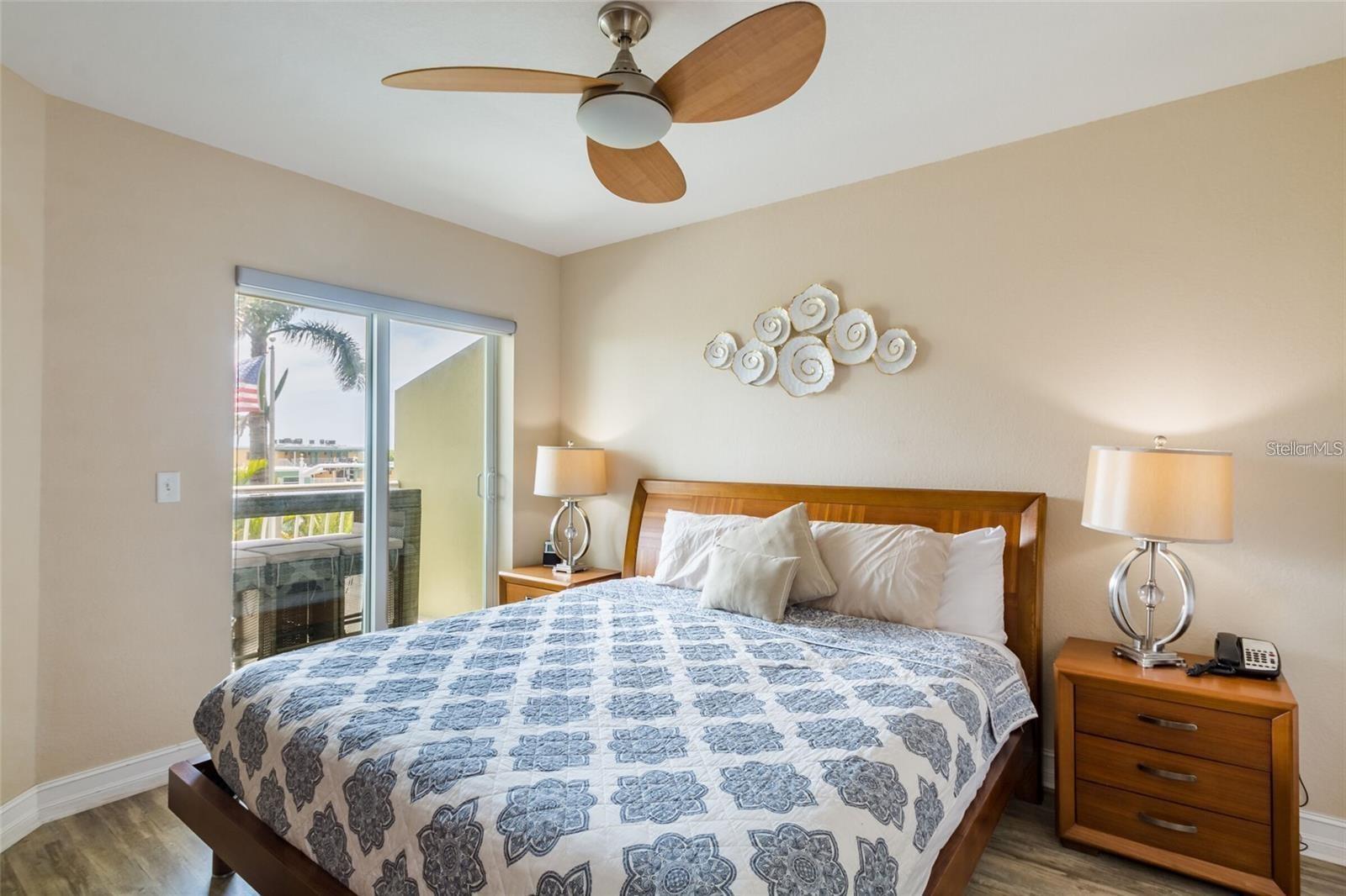 Image 18 of 25 For 11605 Gulf Boulevard 307