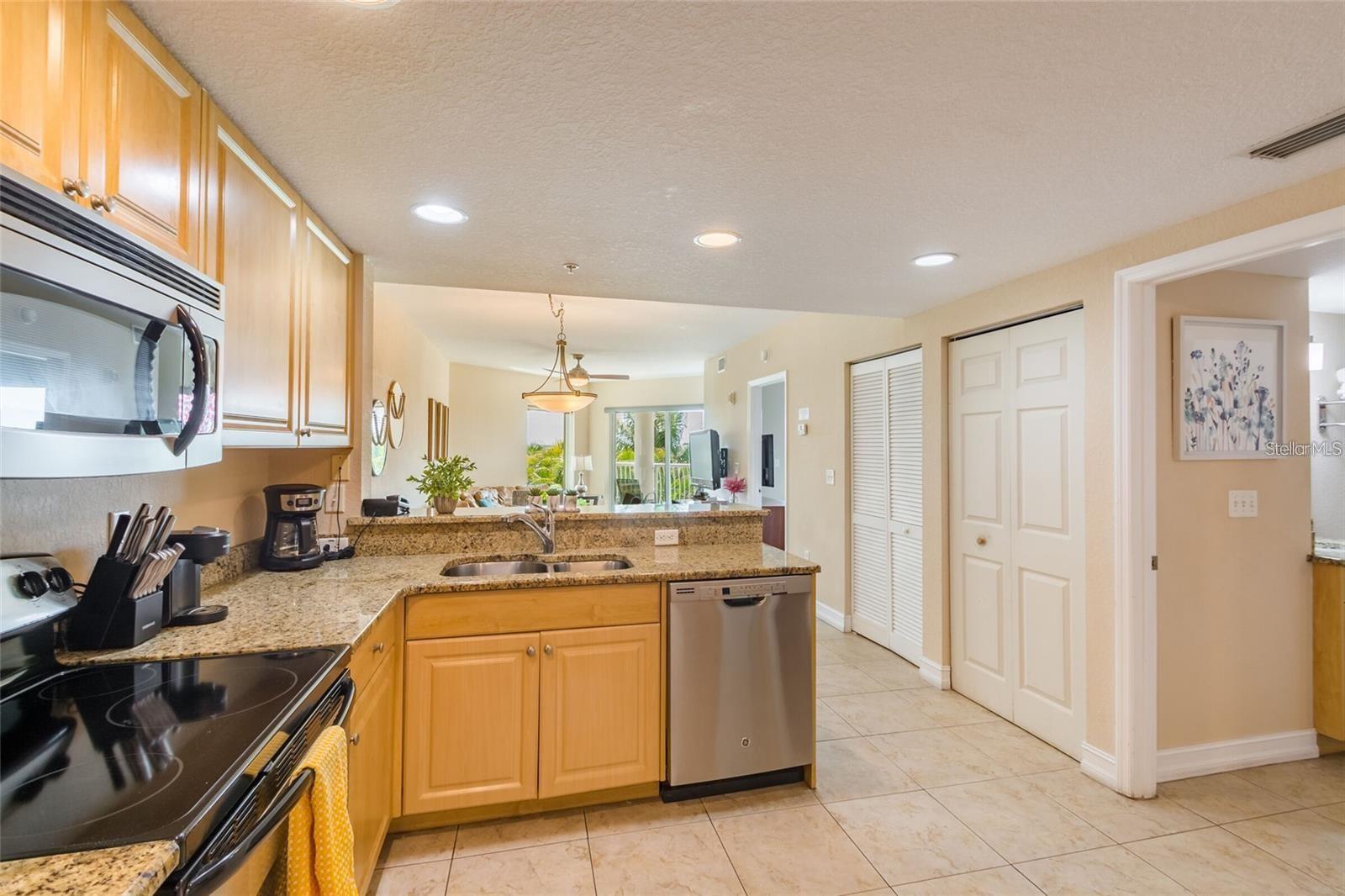 Image 8 of 25 For 11605 Gulf Boulevard 307