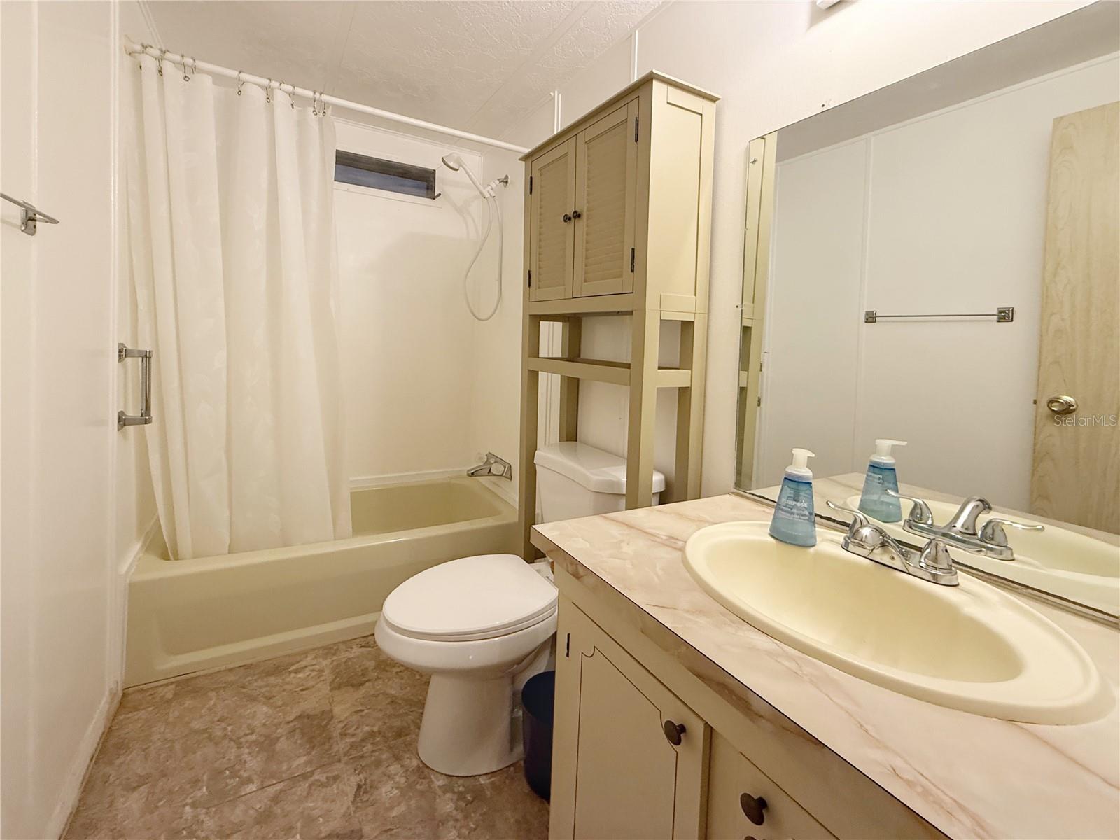 Image 14 of 29 For 225 Saint Thomas Circle