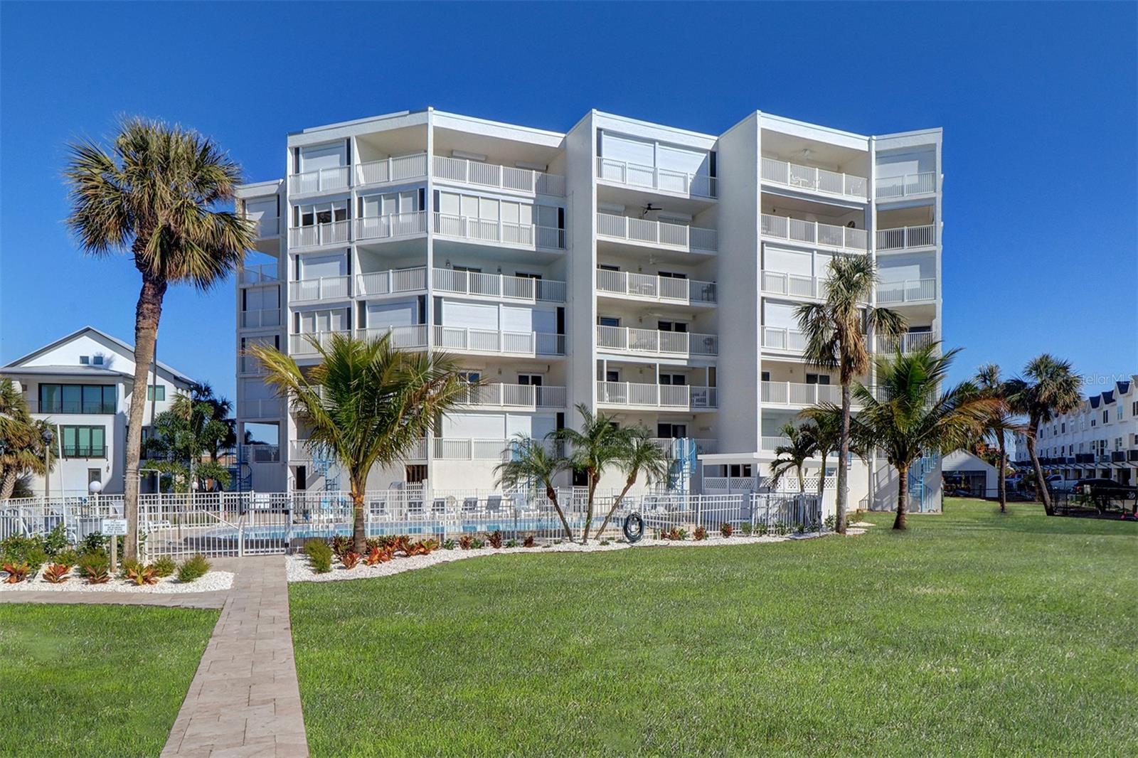 Image 41 of 46 For 17980 Gulf Boulevard 103