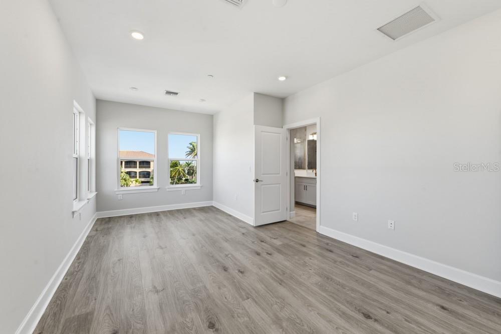 Image 21 of 51 For 1623 Sea Haven Drive 301