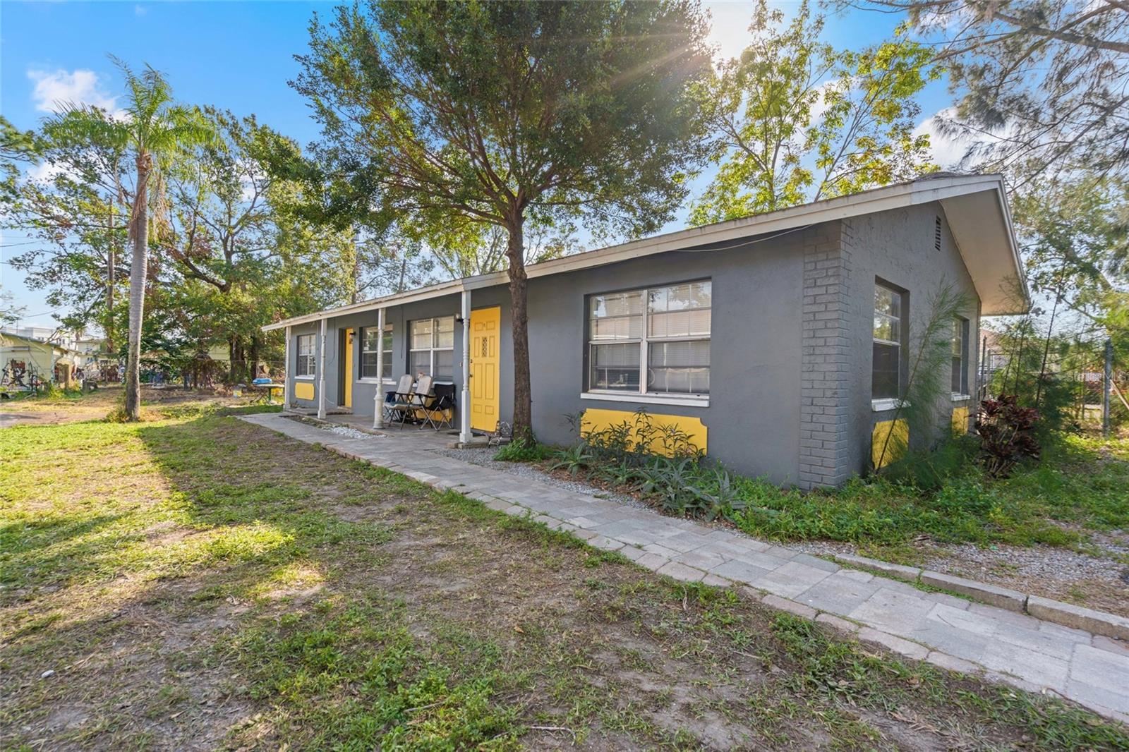 Listing photo id 2 for 15529 & 15515 Verona Avenue