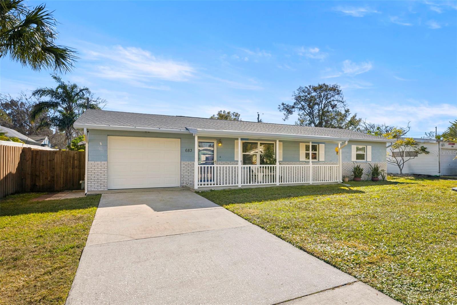 Listing photo id 2 for 683 Orangewood Drive