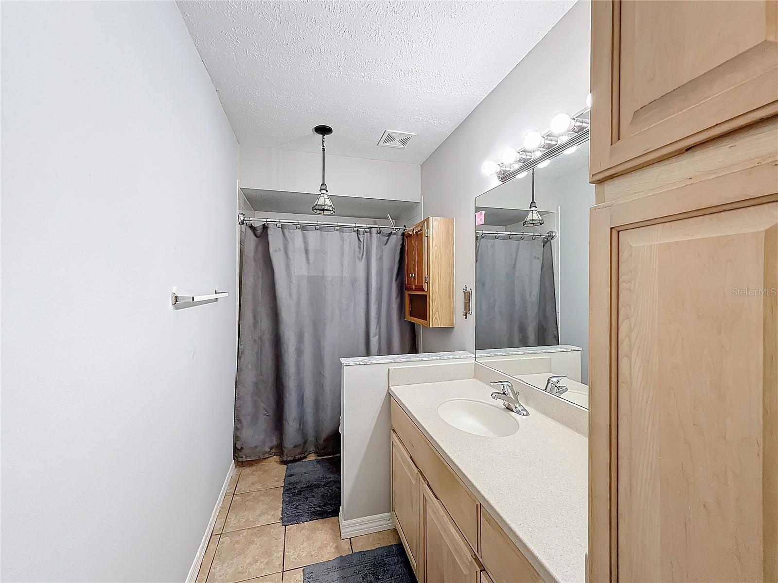 Listing photo id 18 for 2110 Clifton Drive