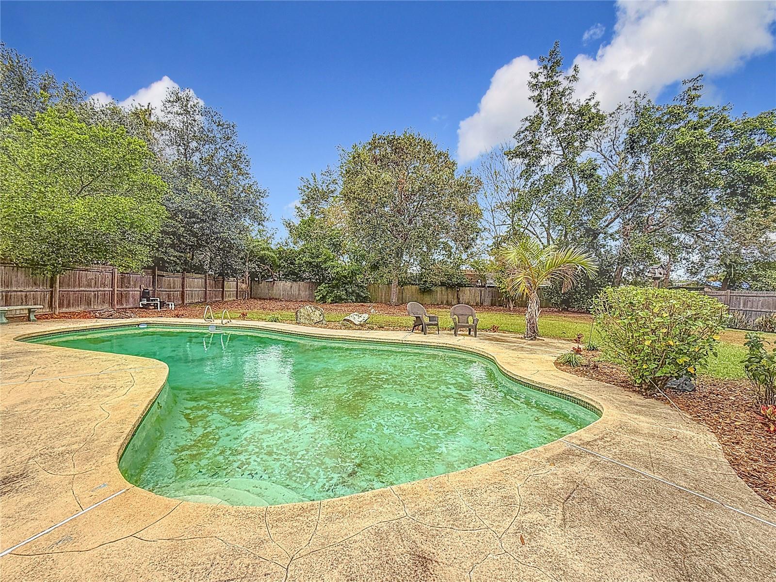 Listing photo id 35 for 2110 Clifton Drive