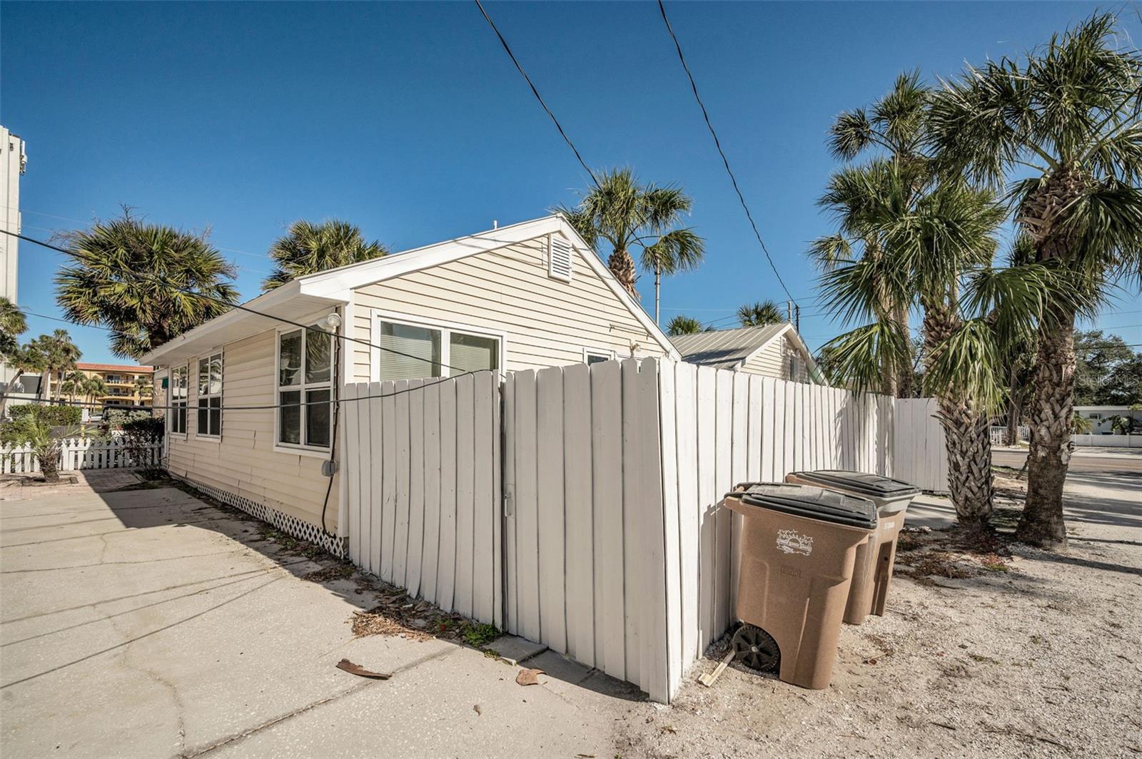 Image 15 of 41 For 822 Gulf Boulevard 4-6