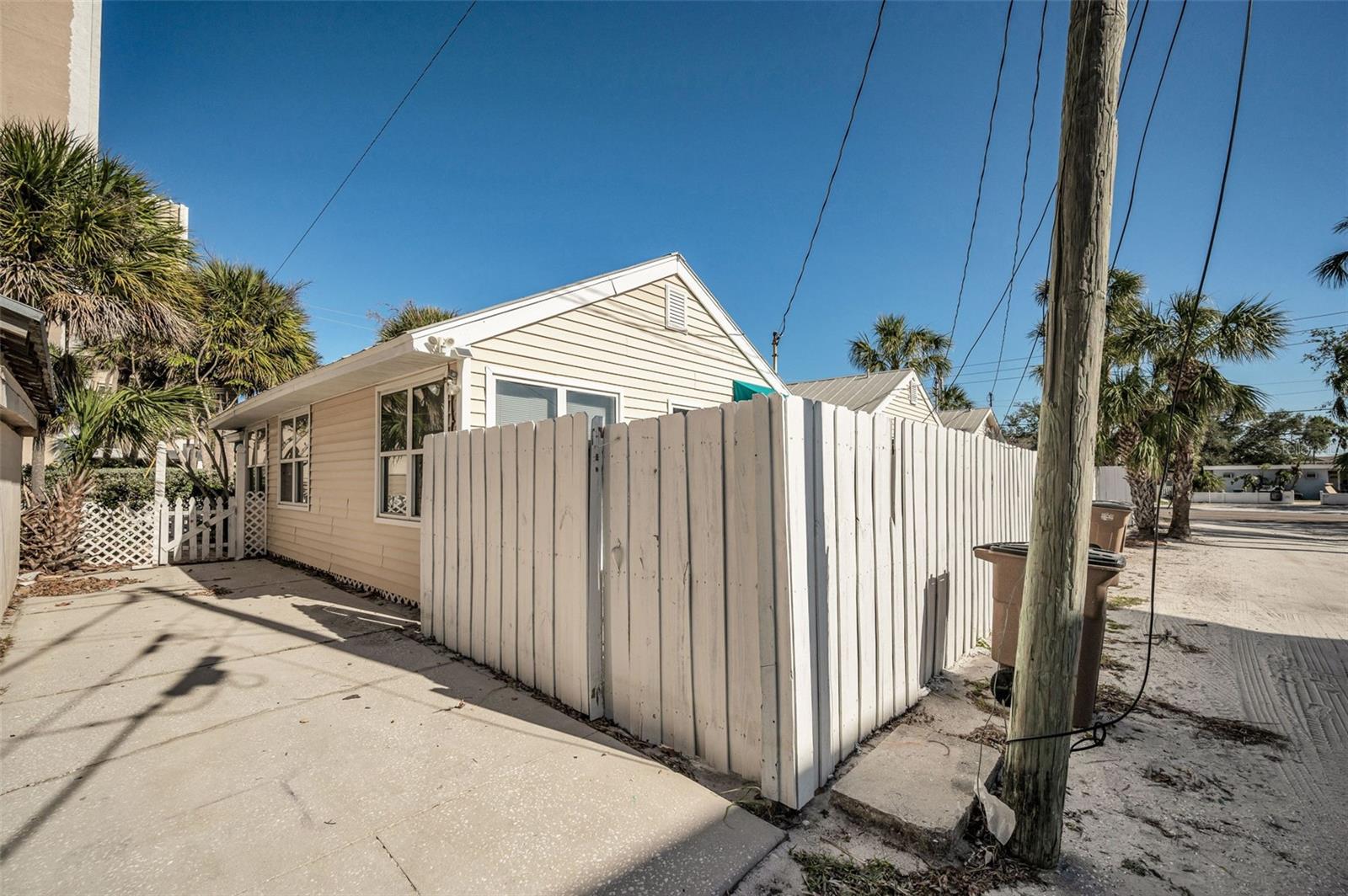 Image 31 of 41 For 822 Gulf Boulevard 4-6