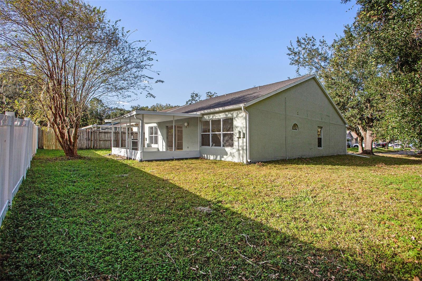 Listing photo id 24 for 7511 Savannah Lane