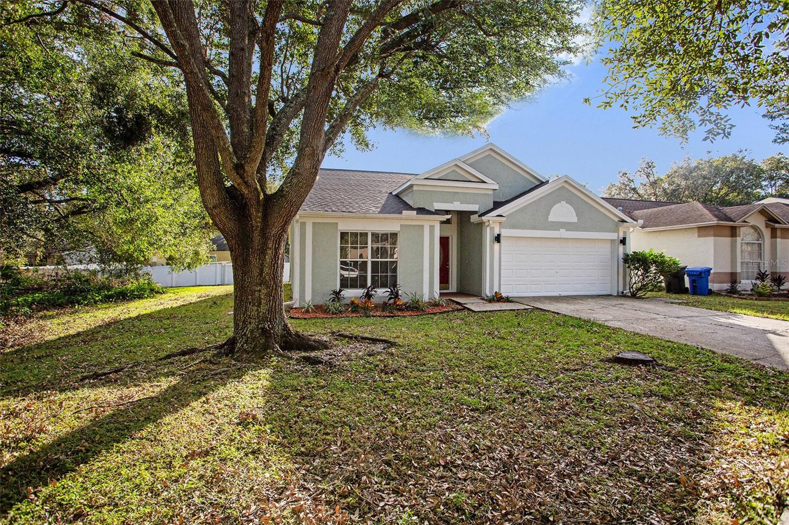 Listing photo id 1 for 7511 Savannah Lane