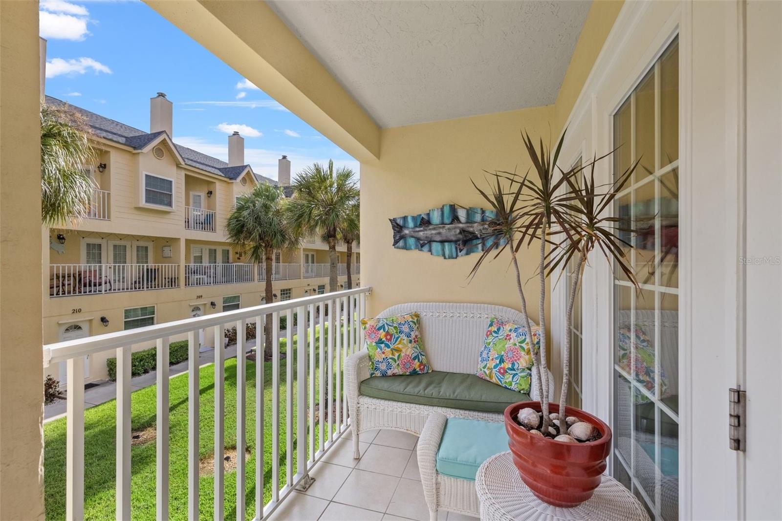 Image 18 of 41 For 17960 Gulf Boulevard 115