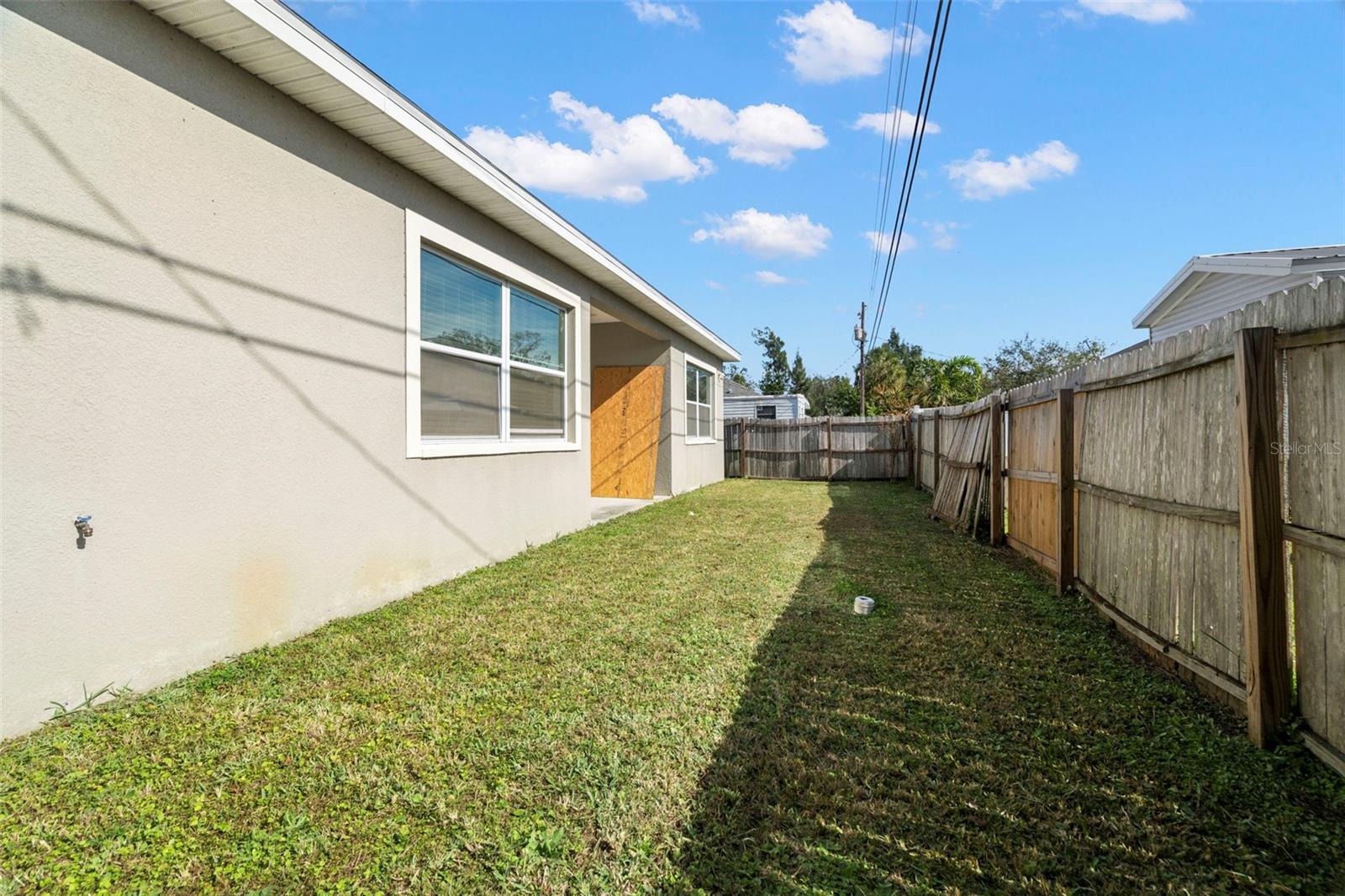 Listing photo id 27 for 6132 105th Terrace