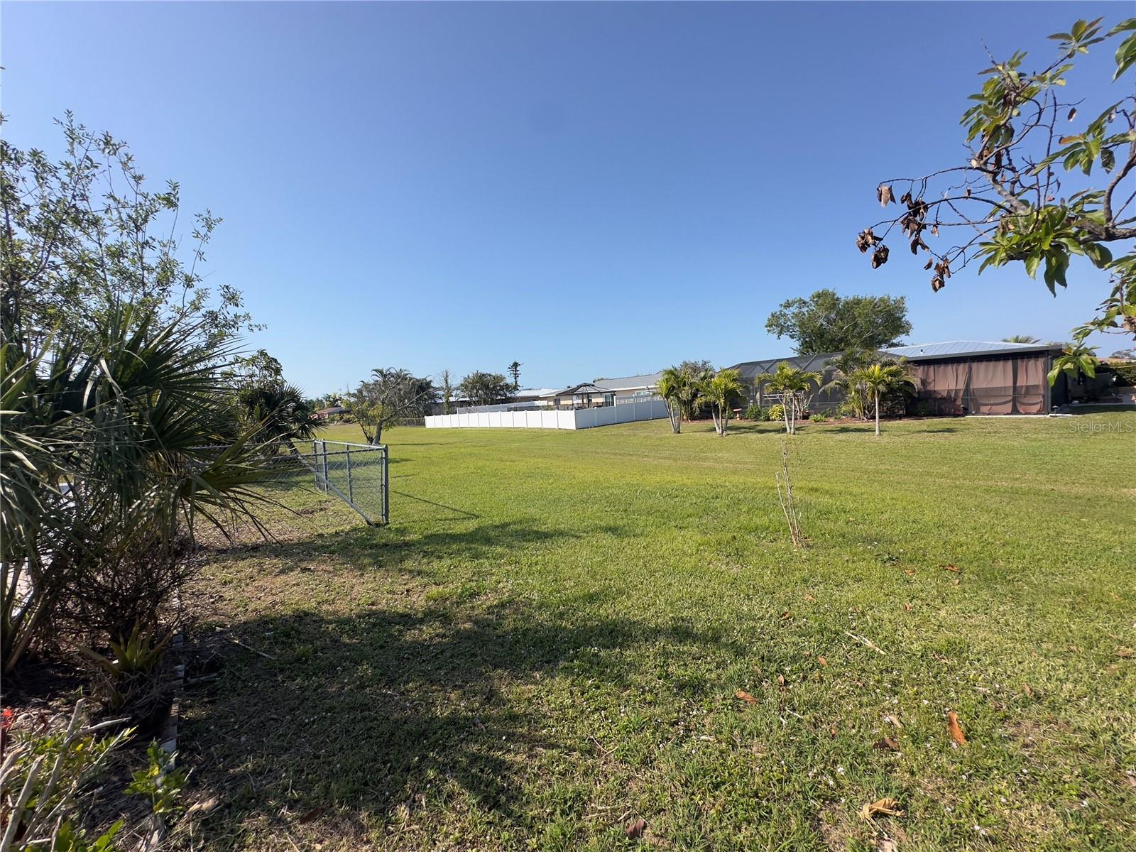 Image 18 of 20 For 10 Golfview Road S