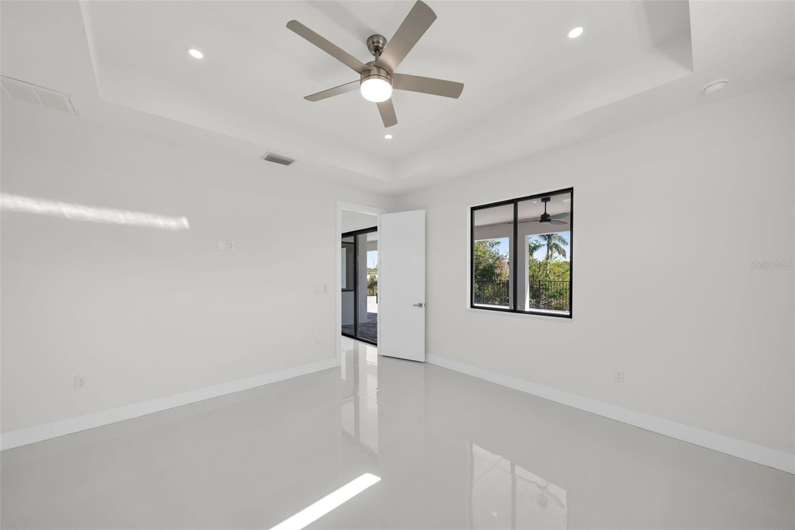 Image 18 of 51 For 2219 Surfside Boulevard