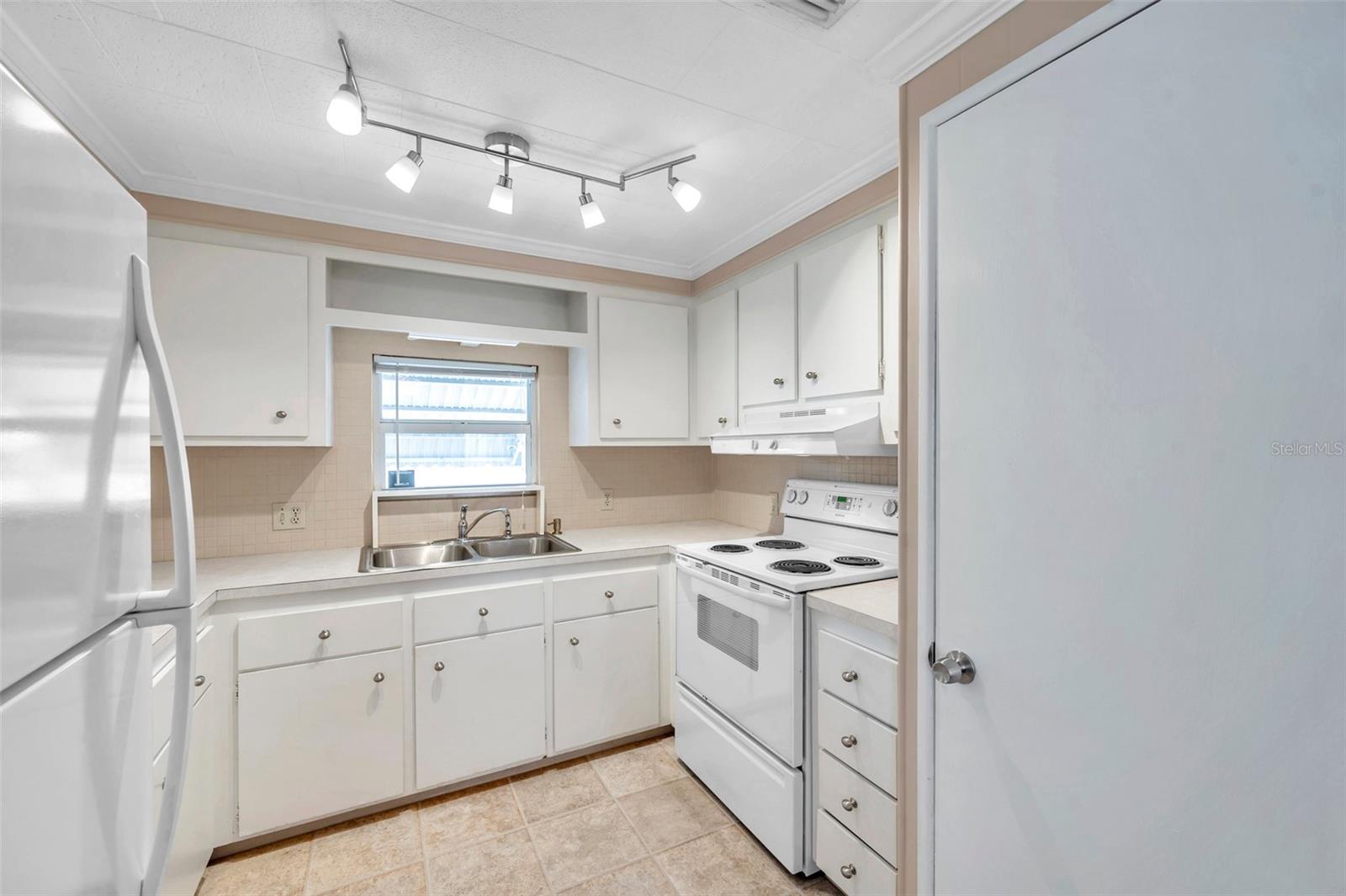 Image 20 of 65 For 4851 Gandy Boulevard B6 L3