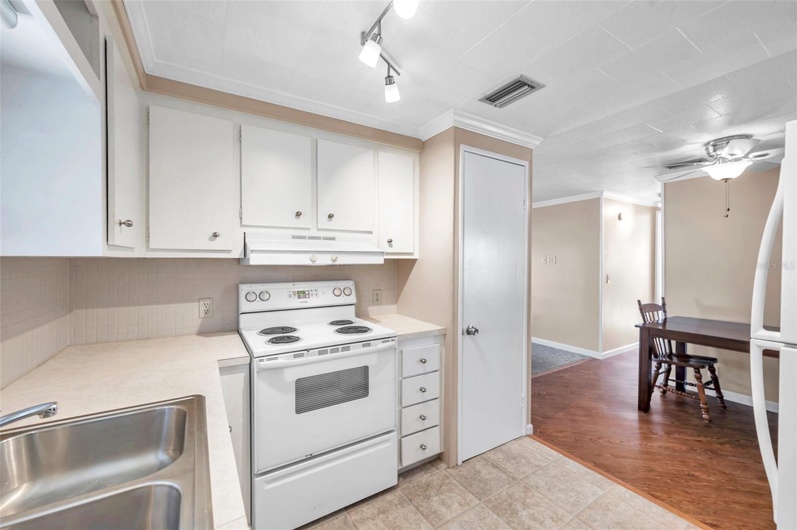 Image 22 of 65 For 4851 Gandy Boulevard B6 L3