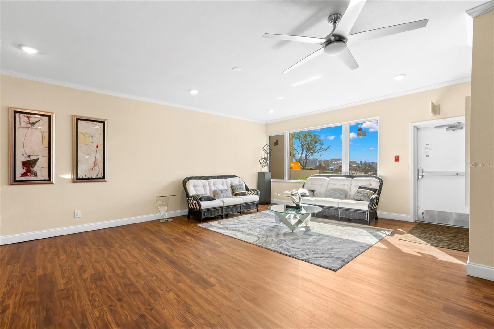 Image 54 of 66 For 700 Island Way 704