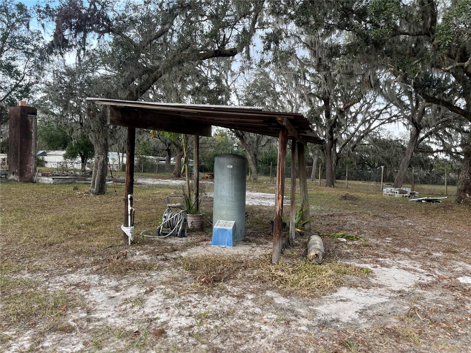 Listing photo id 13 for 1319 Vance Road