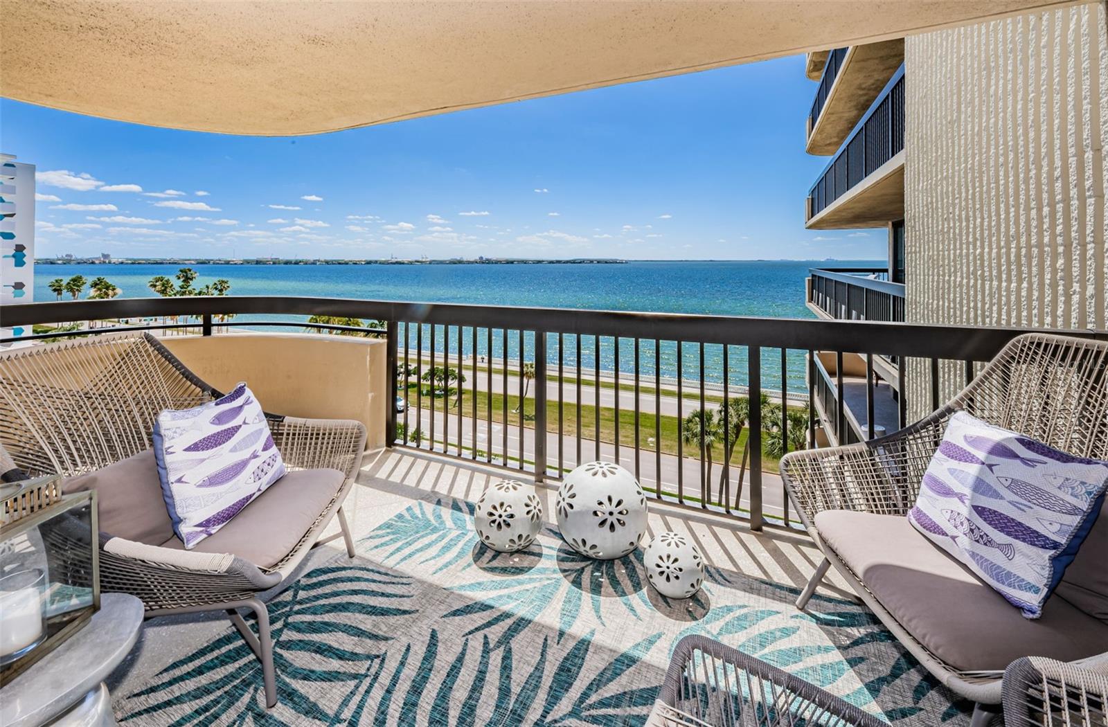 Image 4 of 41 For 2413 Bayshore Boulevard 803