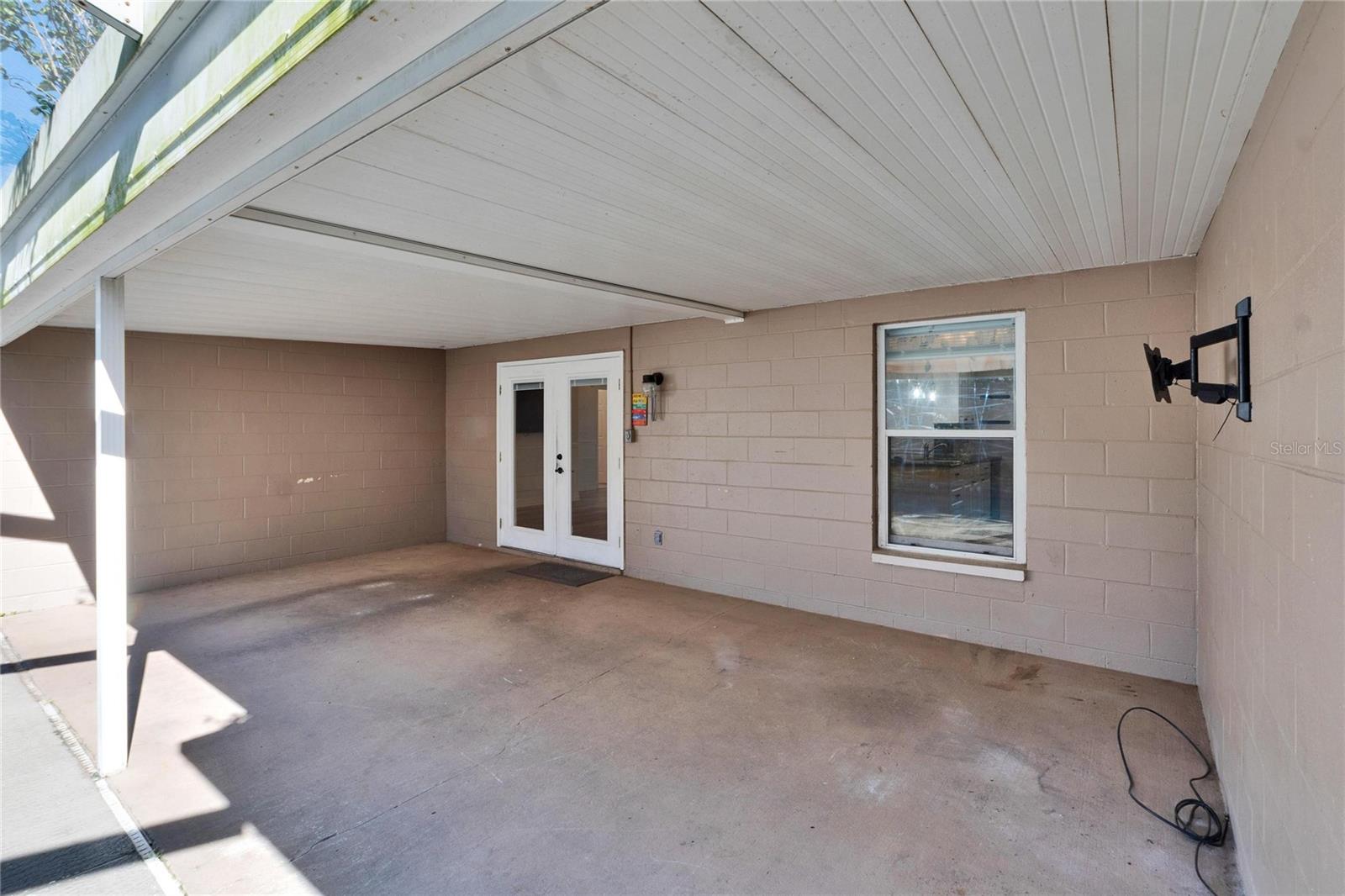 Listing photo id 34 for 1206 Meadowcrest Drive