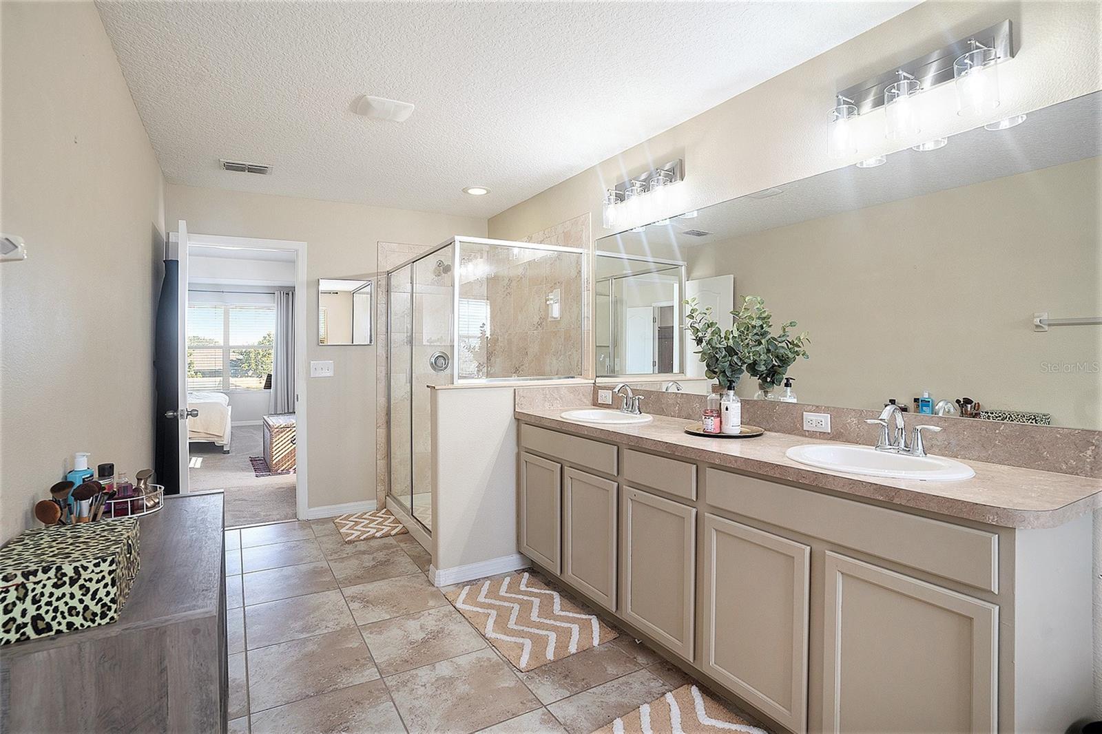 Listing photo id 21 for 10832 Carloway Hills Drive