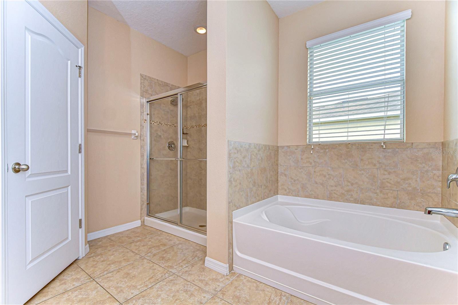 Listing photo id 17 for 2821 Holly Bluff Court