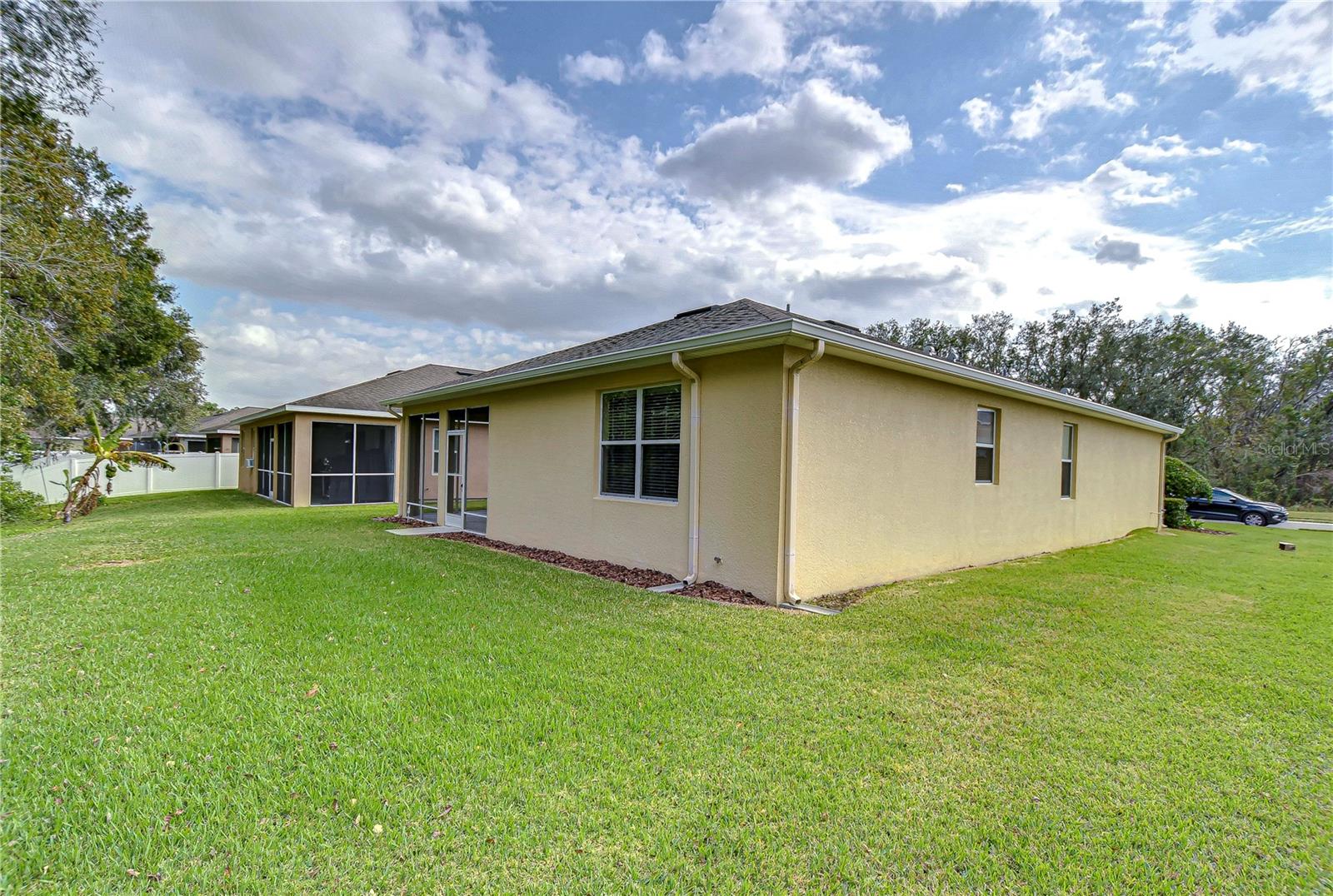 Listing photo id 0 for 2821 Holly Bluff Court