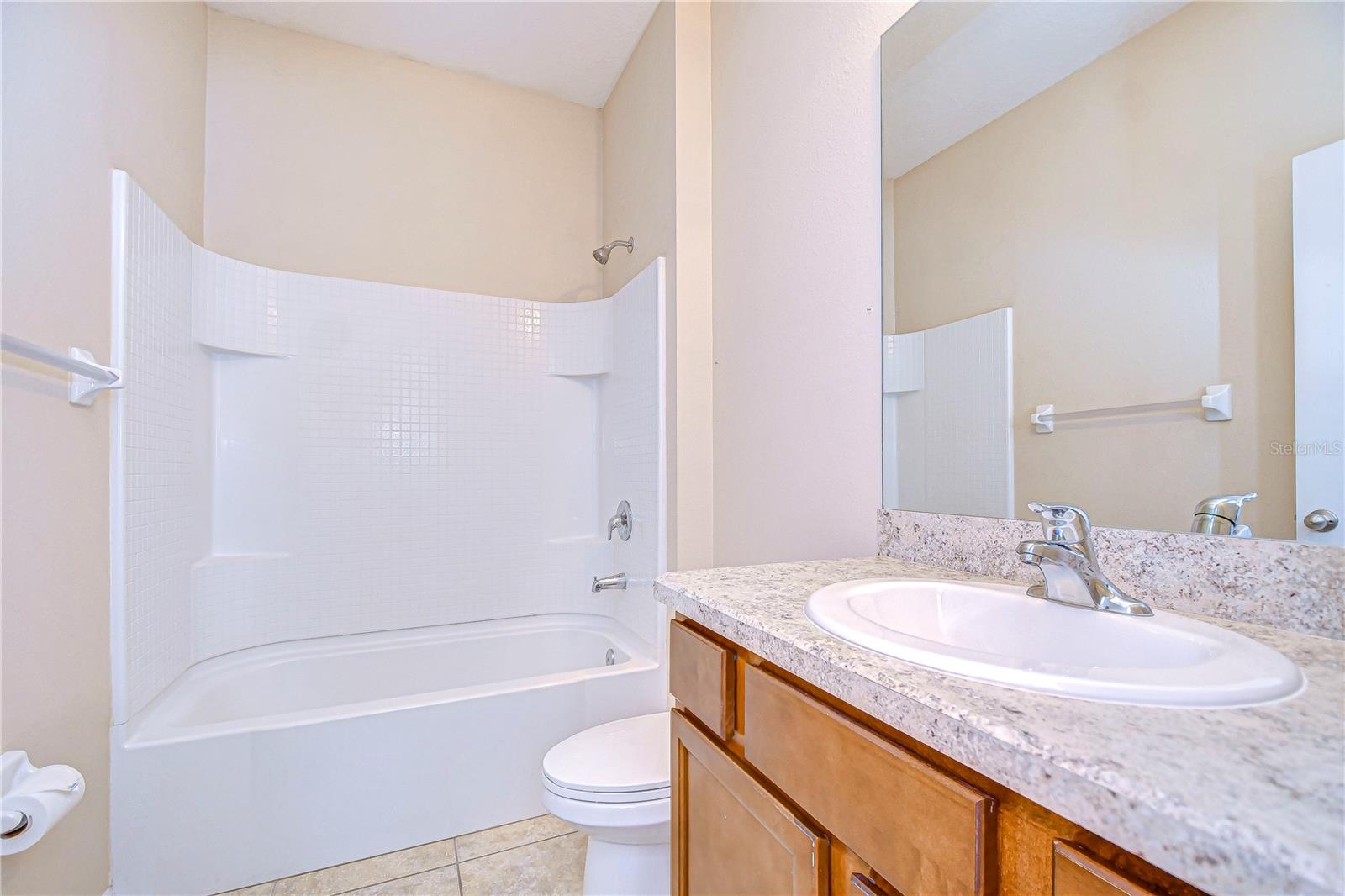 Listing photo id 20 for 2821 Holly Bluff Court