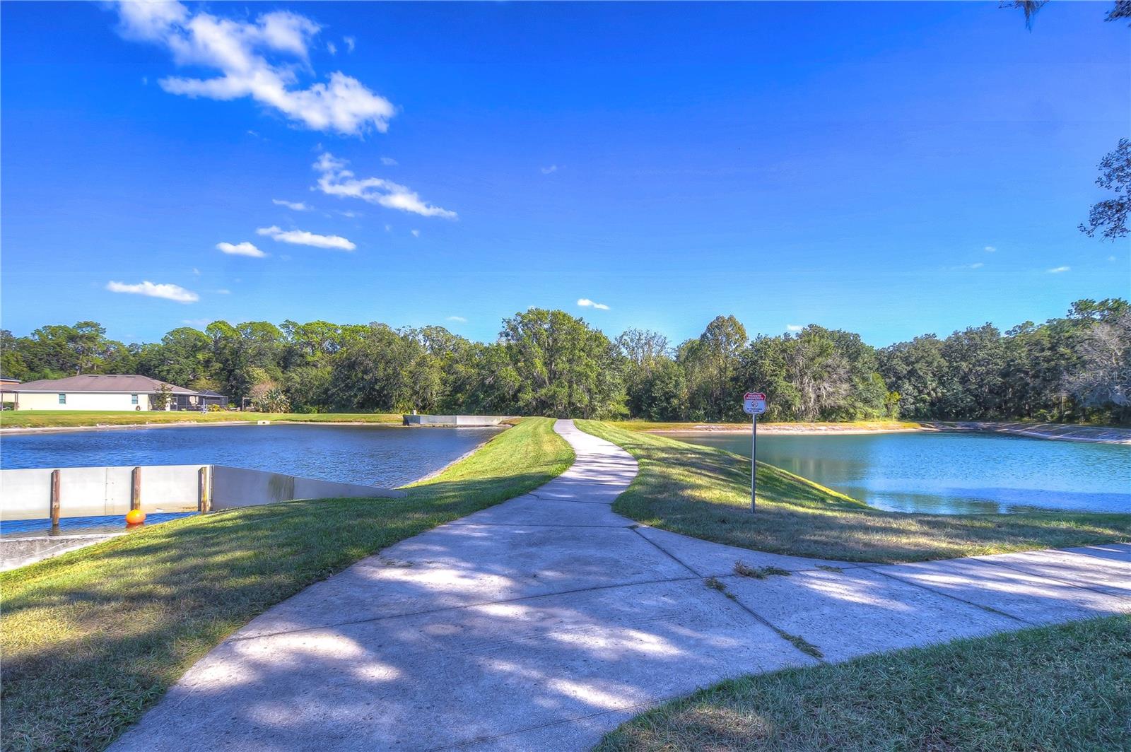 Listing photo id 28 for 2821 Holly Bluff Court