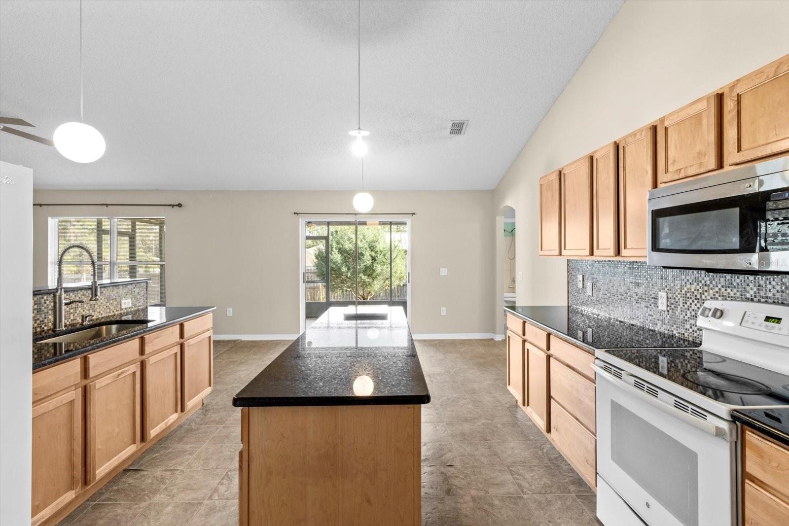 Listing photo id 14 for 8395 Triana Drive