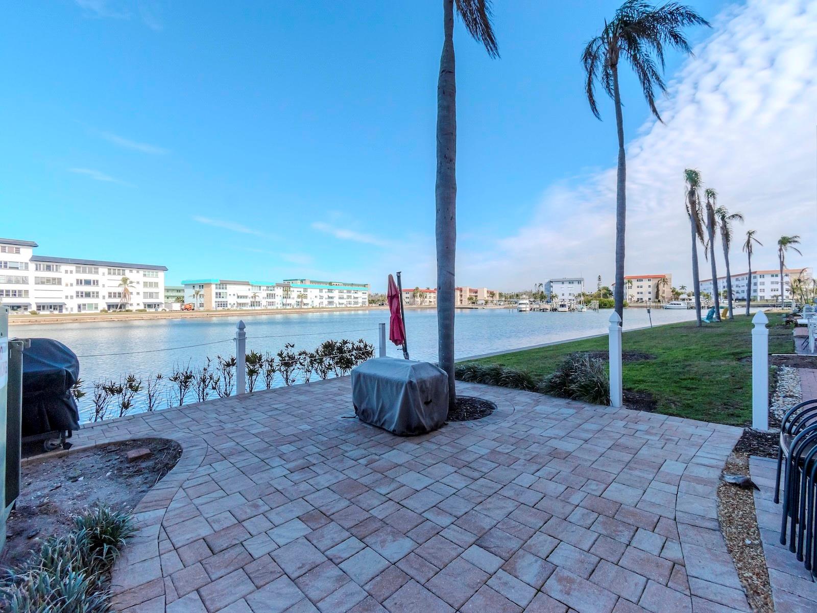 Listing photo id 24 for 6025 Shore Boulevard S 409