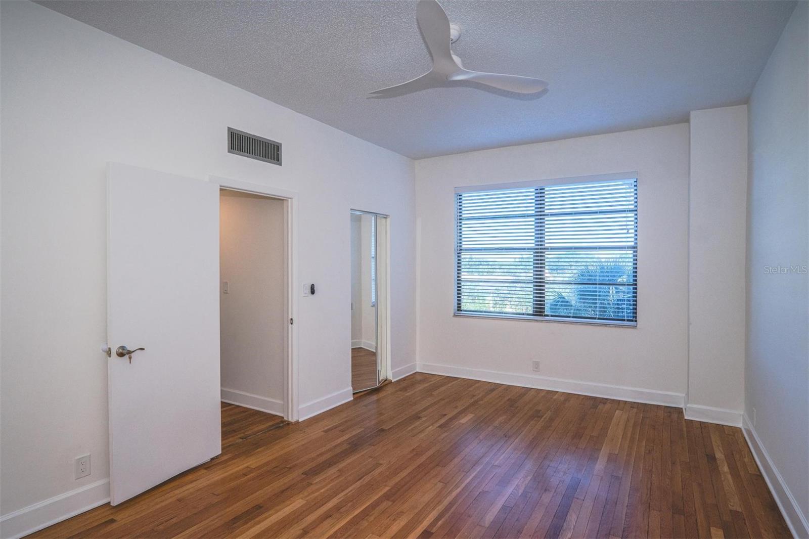 Image 13 of 29 For 2109 Bayshore Boulevard 410