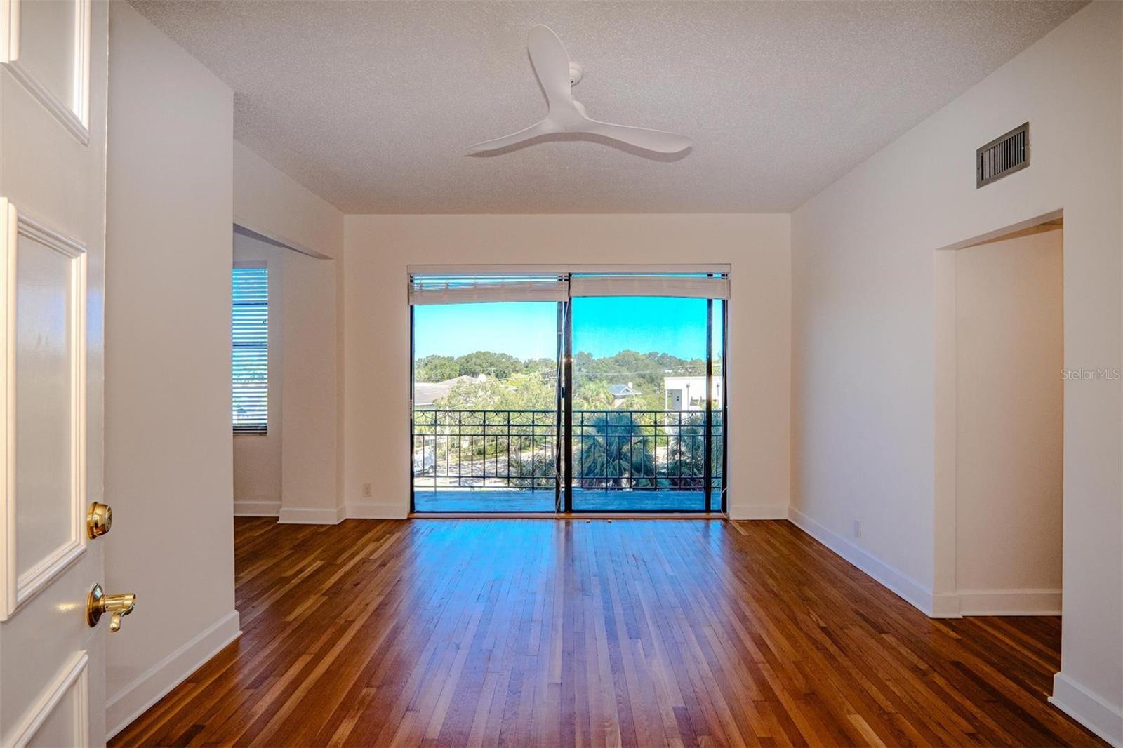 Image 14 of 29 For 2109 Bayshore Boulevard 410