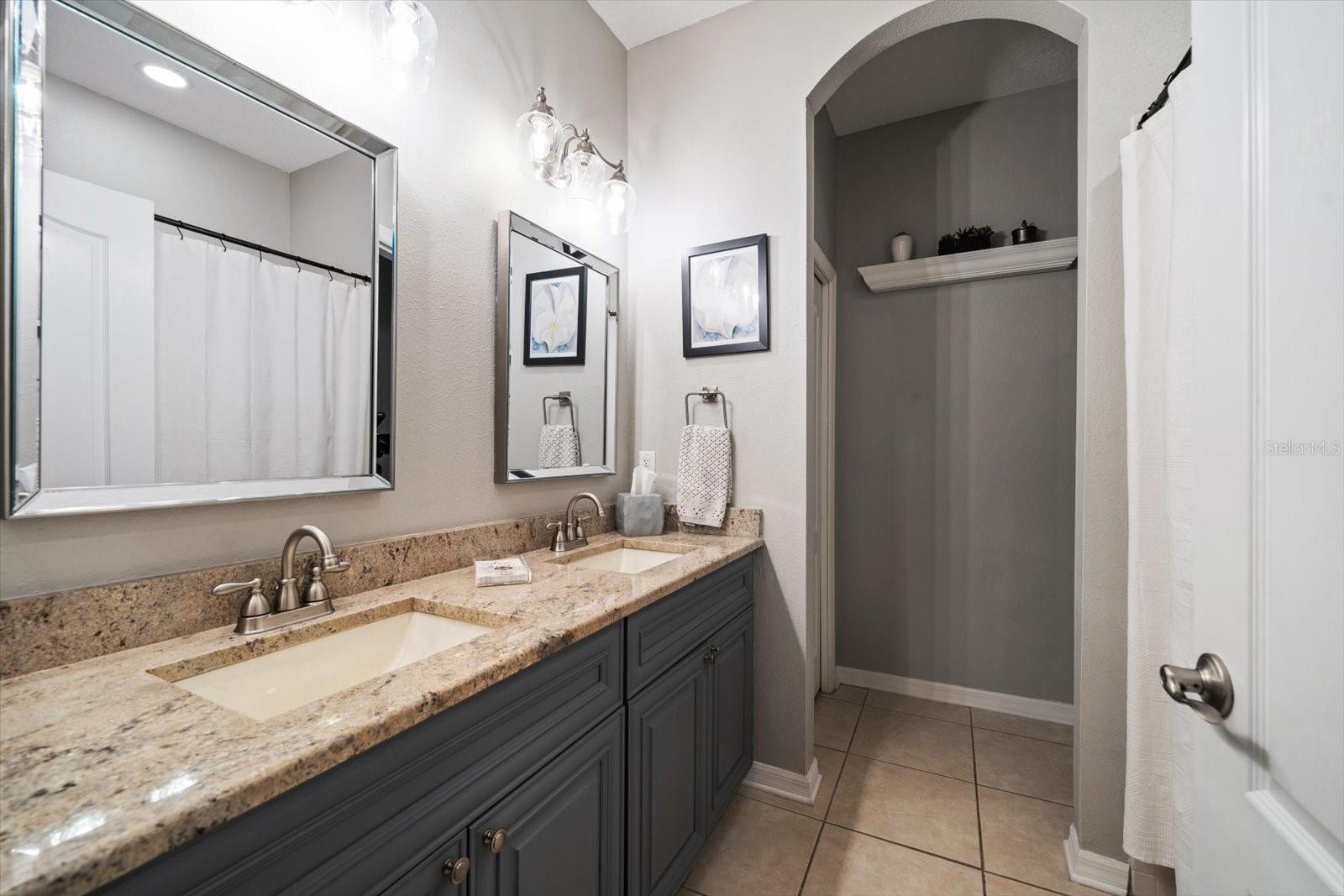 Listing photo id 34 for 11911 Mandevilla Court