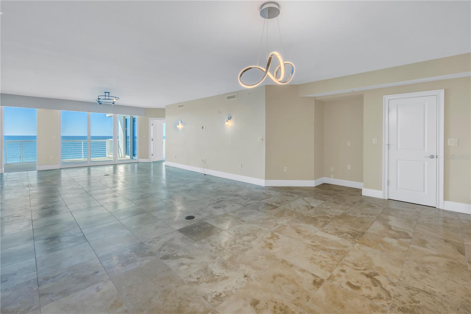 Listing photo id 10 for 1350 Gulf Boulevard 703, 704