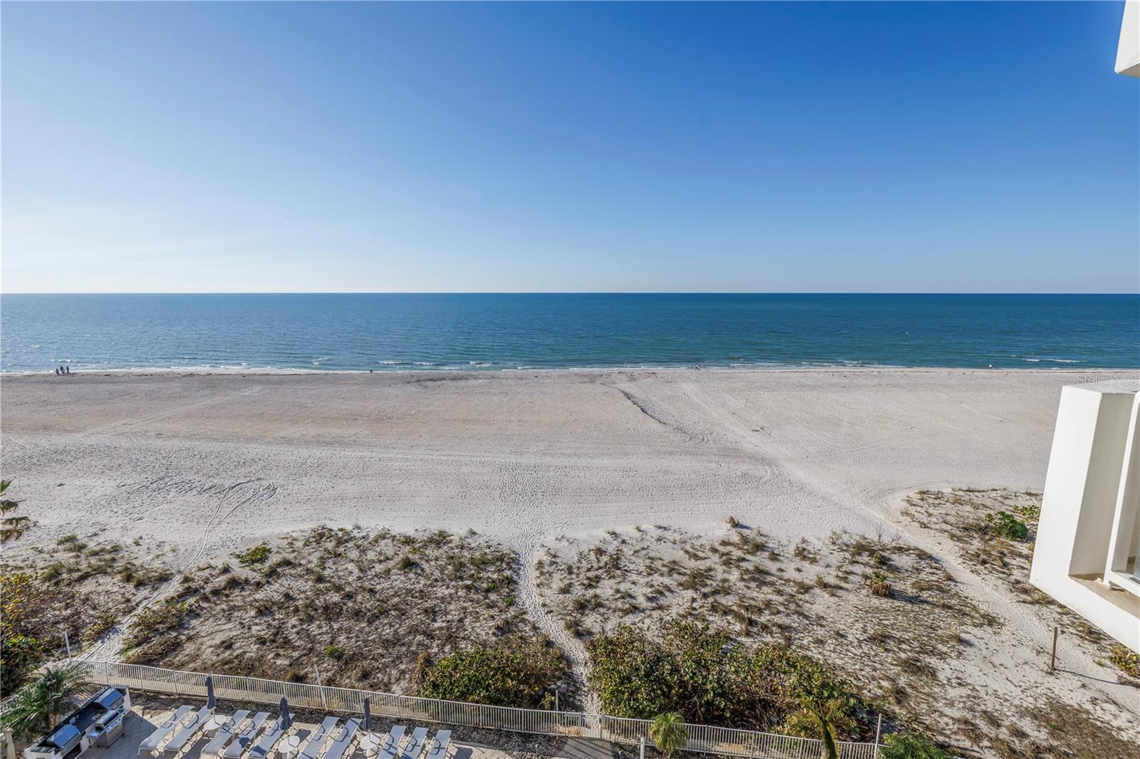 Listing photo id 16 for 1350 Gulf Boulevard 703, 704