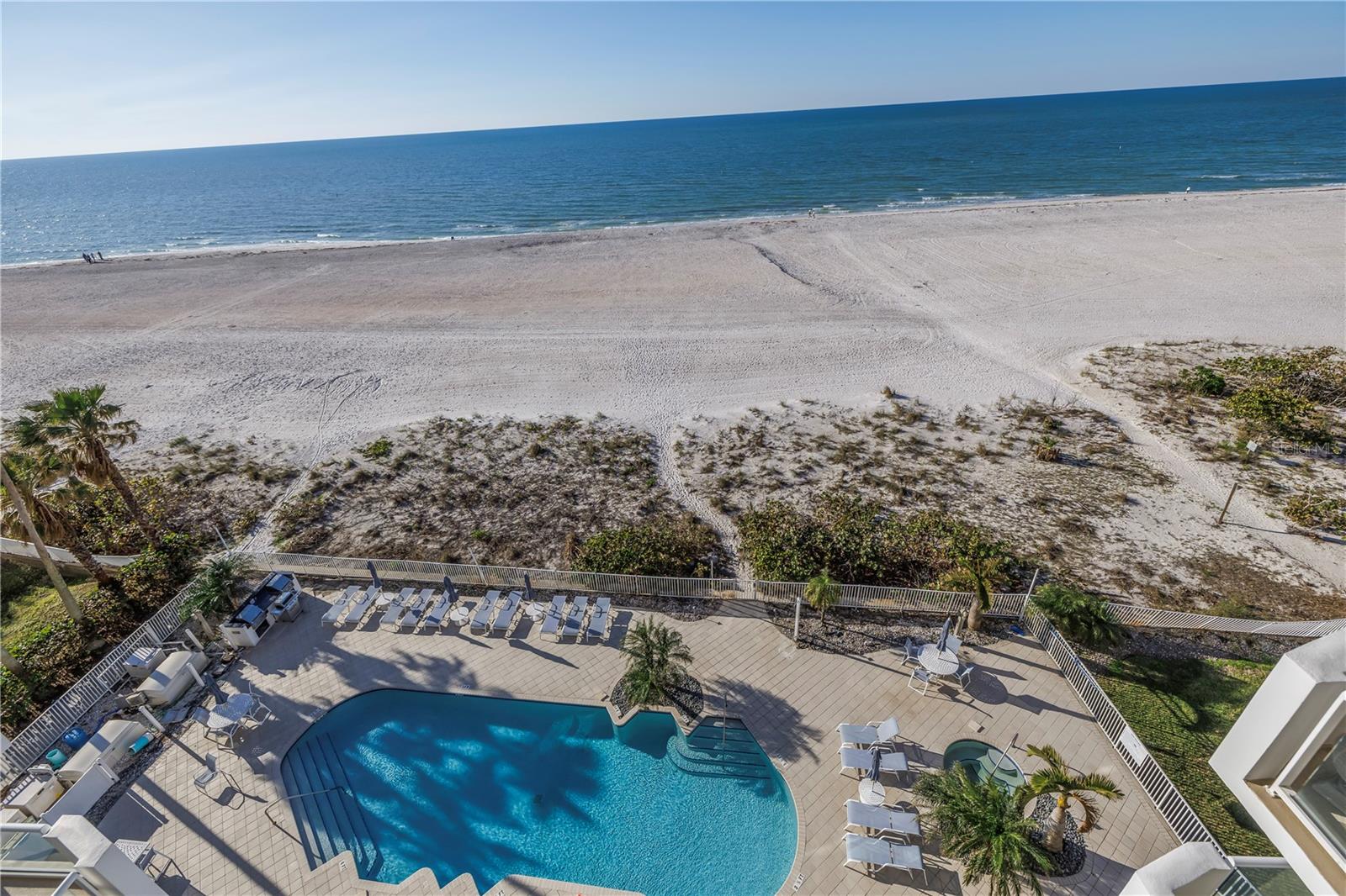 Listing photo id 17 for 1350 Gulf Boulevard 703, 704