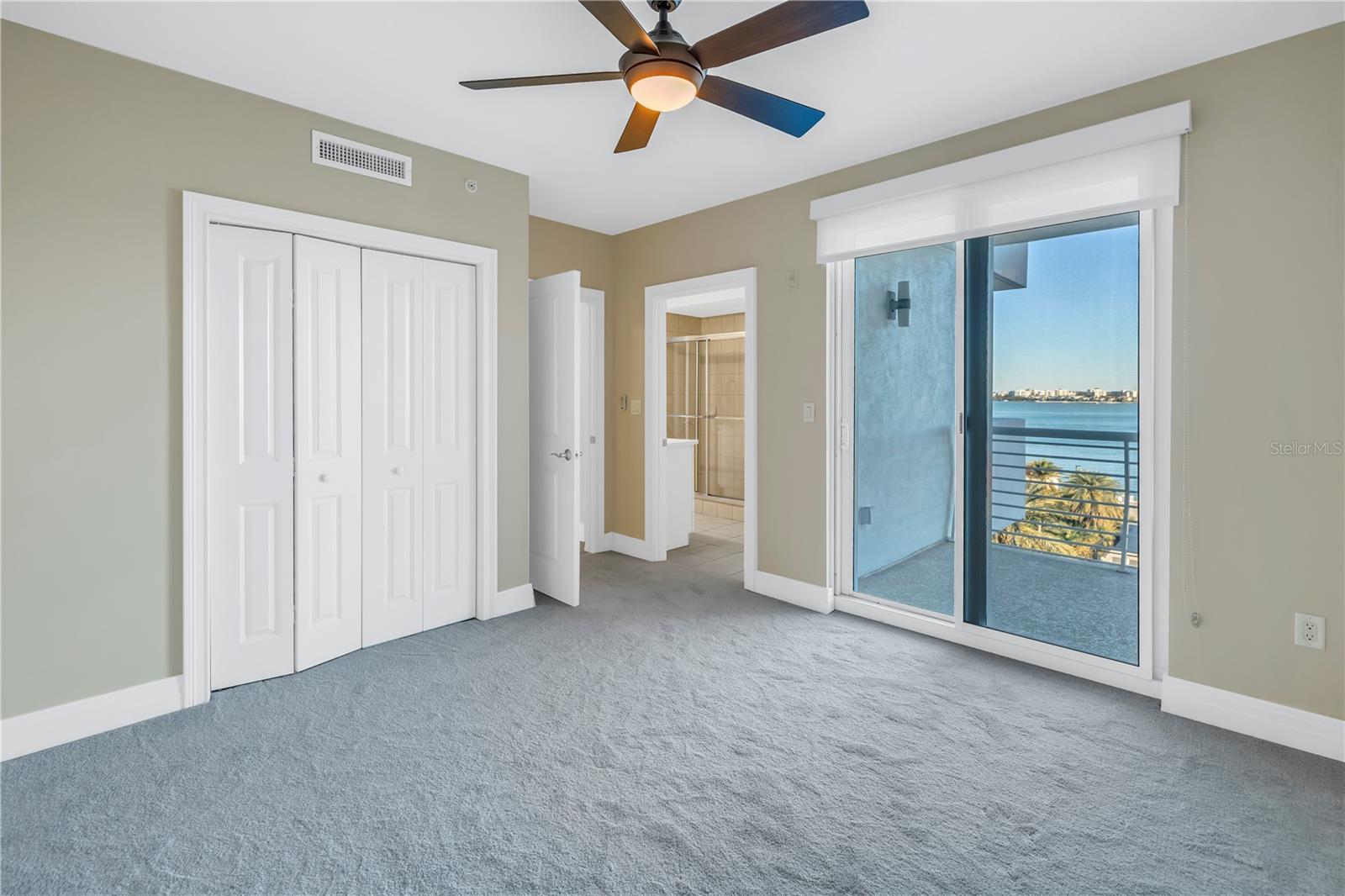 Listing photo id 25 for 1350 Gulf Boulevard 703, 704