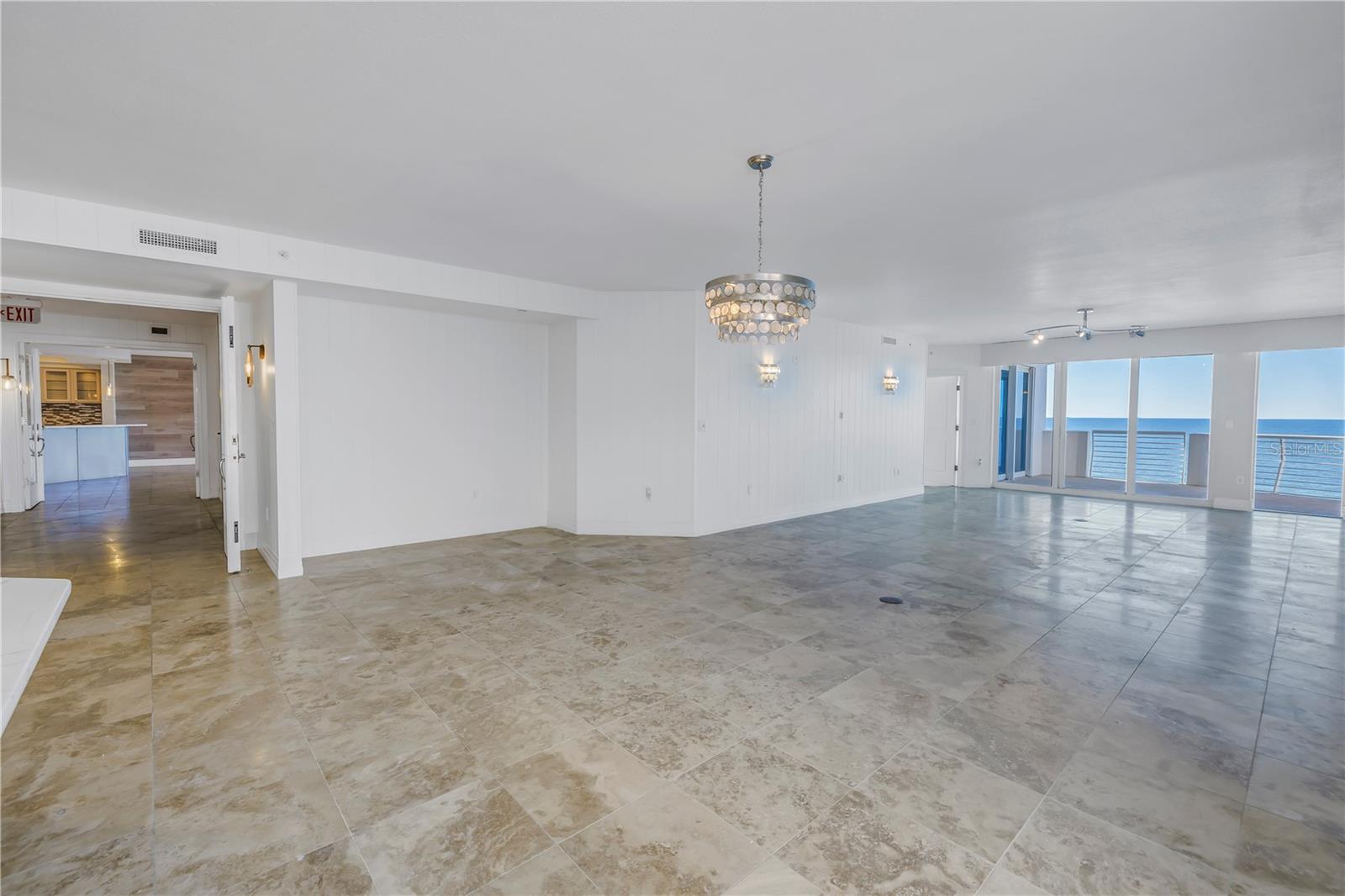 Listing photo id 29 for 1350 Gulf Boulevard 703, 704