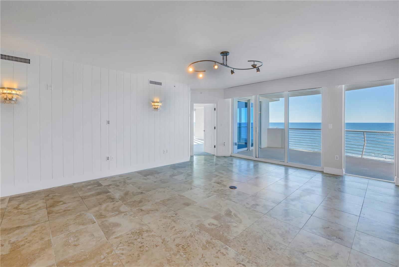 Listing photo id 31 for 1350 Gulf Boulevard 703, 704